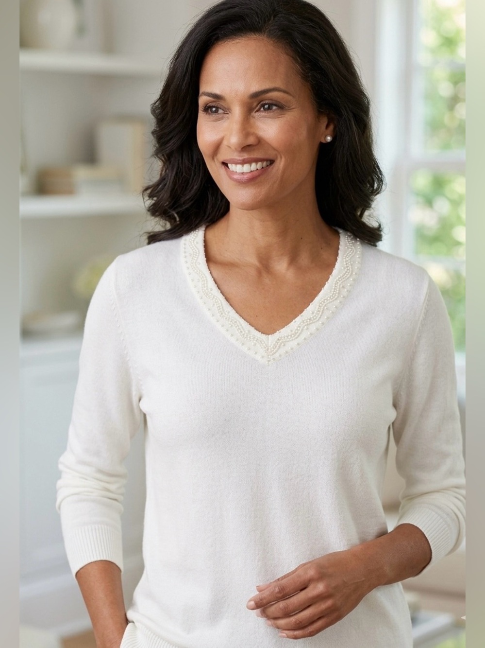 CAROLYN TAYLOR Faux Pearl Embellished V-Neck Pullover Sweater